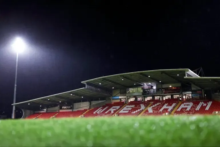 乐鱼体育在线娱乐-雷克瑟姆官方：警告球迷若针对切尔西辱骂恐同口号，会被捕