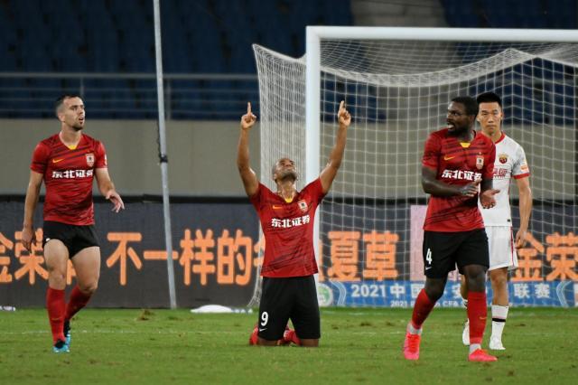 乐鱼体育官网-这集看过！相同剧本逆转 亚泰才是“上海滩老大”